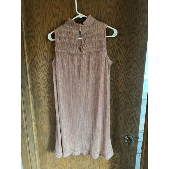 Nine West Metallic Pleated Mock Neck Sleeveless Shift Dress Rose Gold Size S - Picture 2 of 5